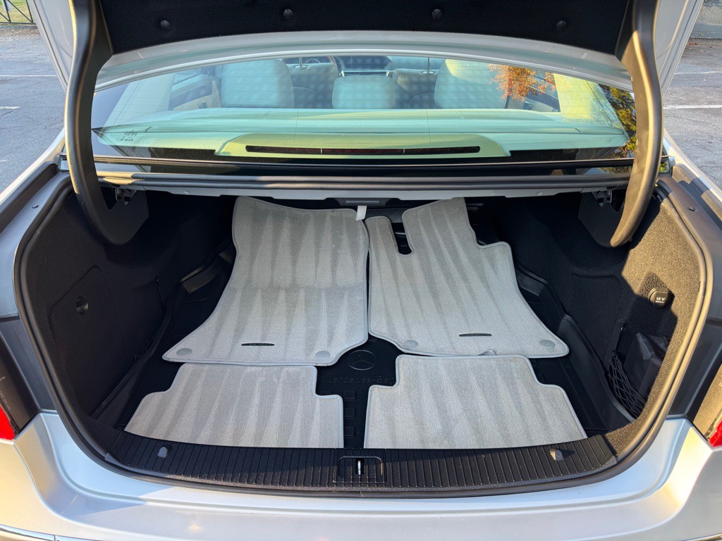 2010 Mercedes-Benz E-Class Image 13