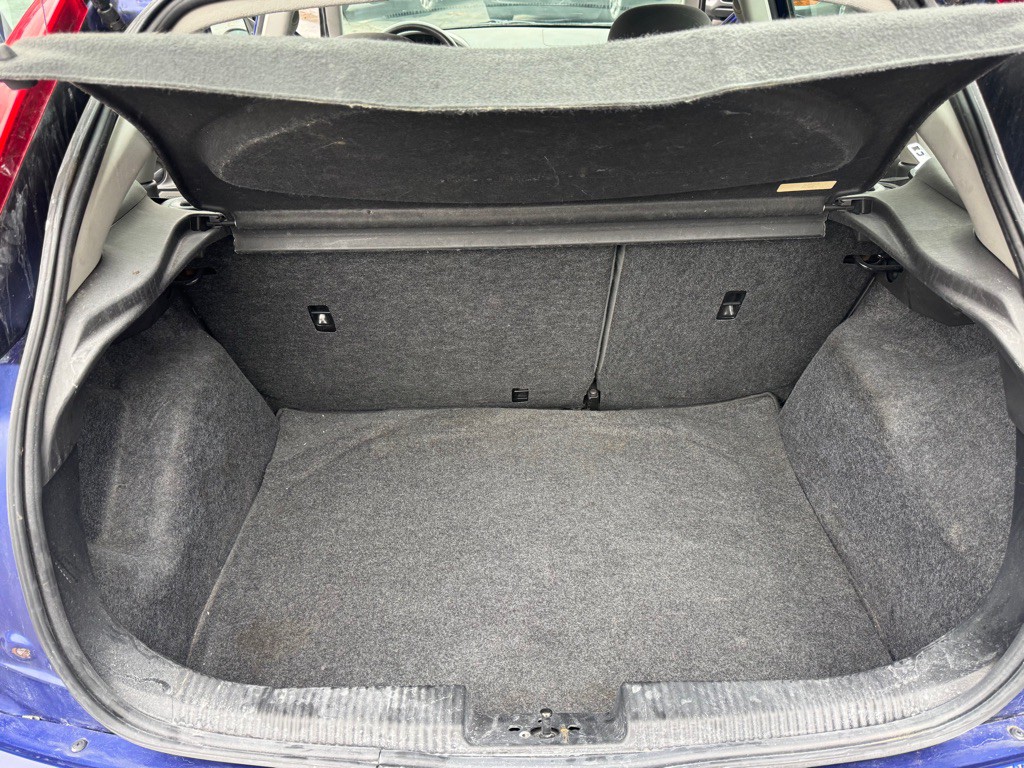 2005 Ford Focus Image 11