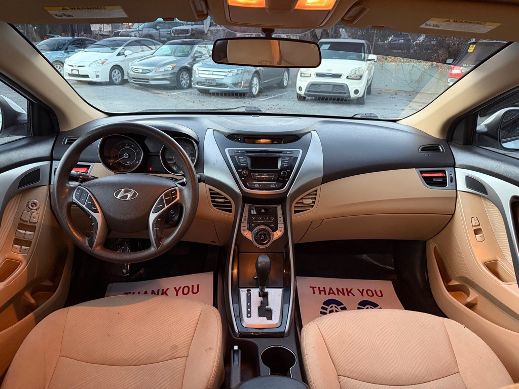 2013 Hyundai Elantra Image 8