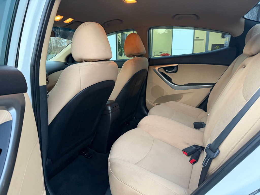 2013 Hyundai Elantra Image 10