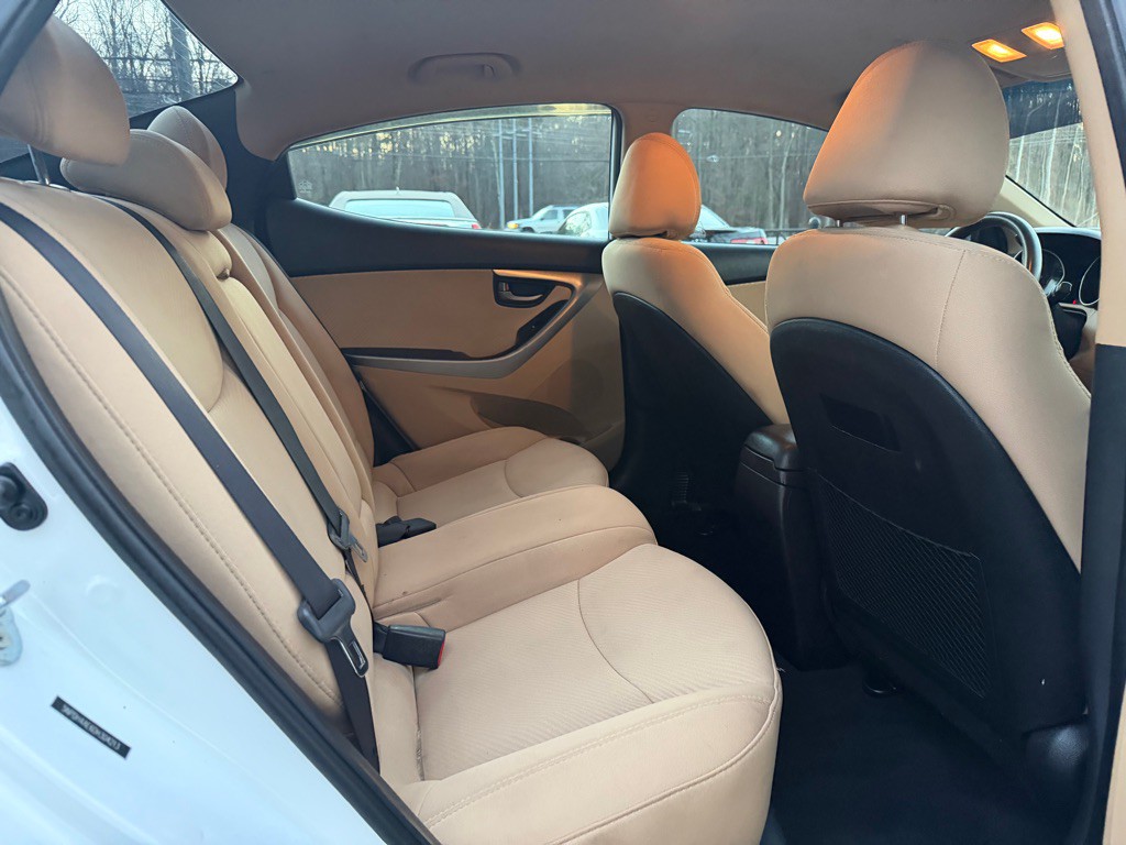 2013 Hyundai Elantra Image 11