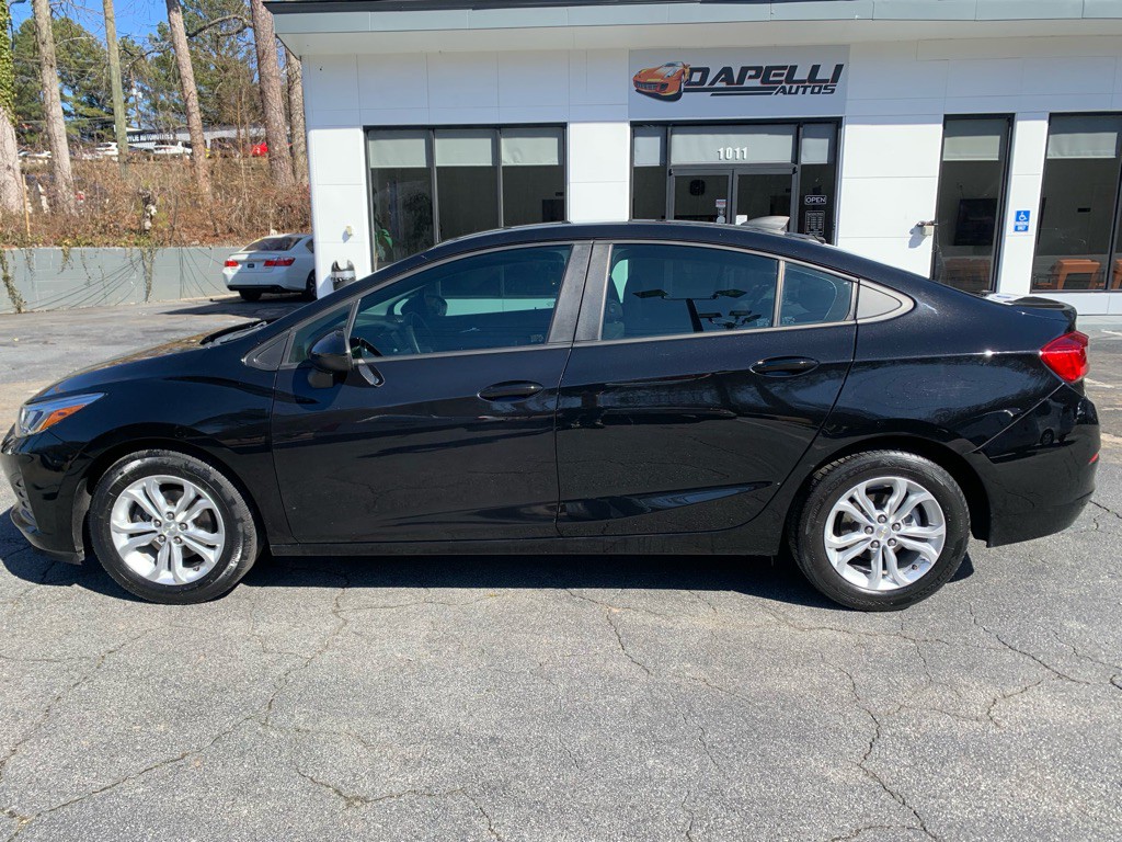 2019 Chevrolet Cruze Image 2