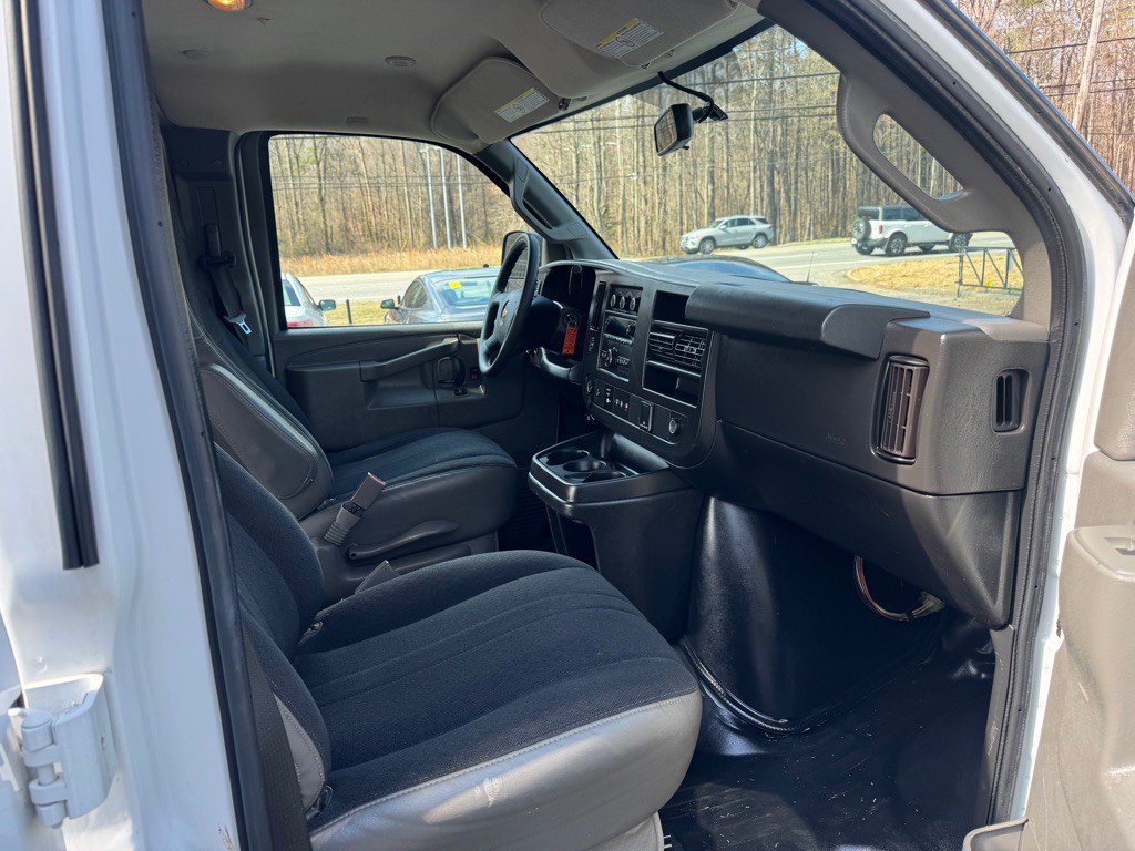 2020 Chevrolet Express Image 8