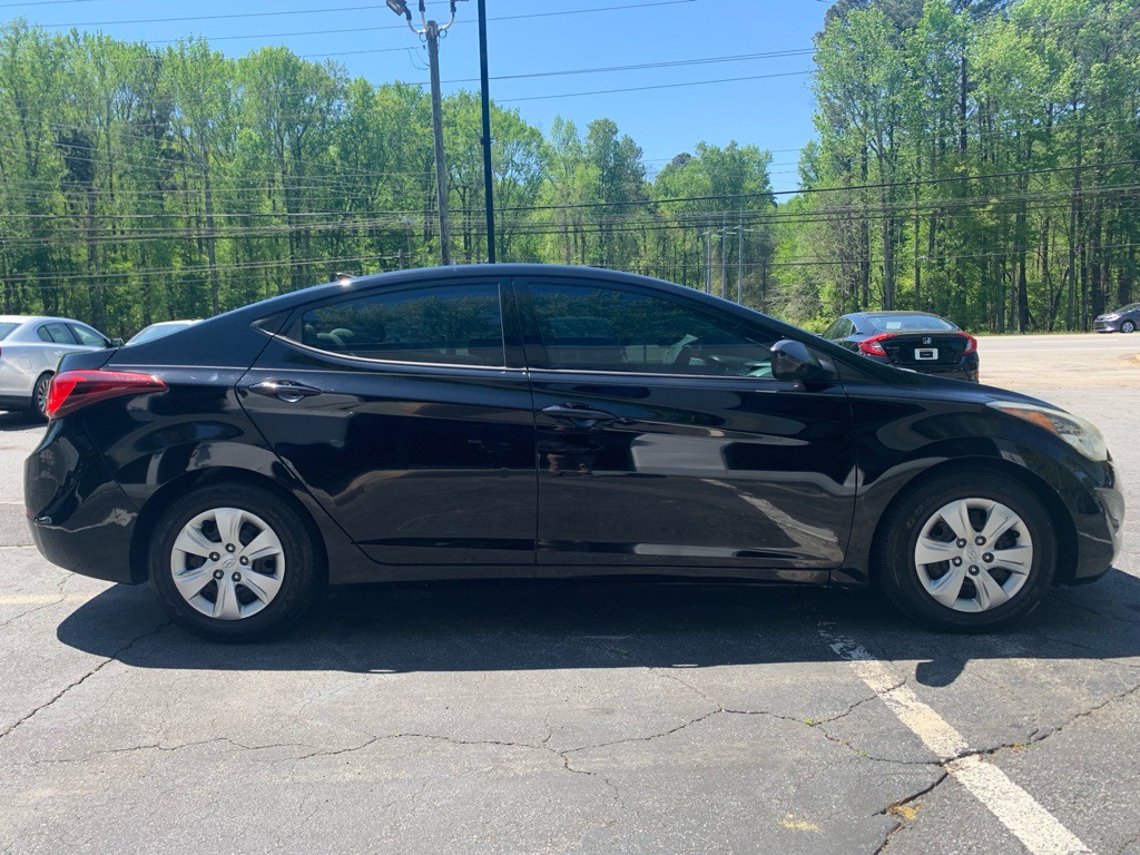 2016 Hyundai Elantra Image 2