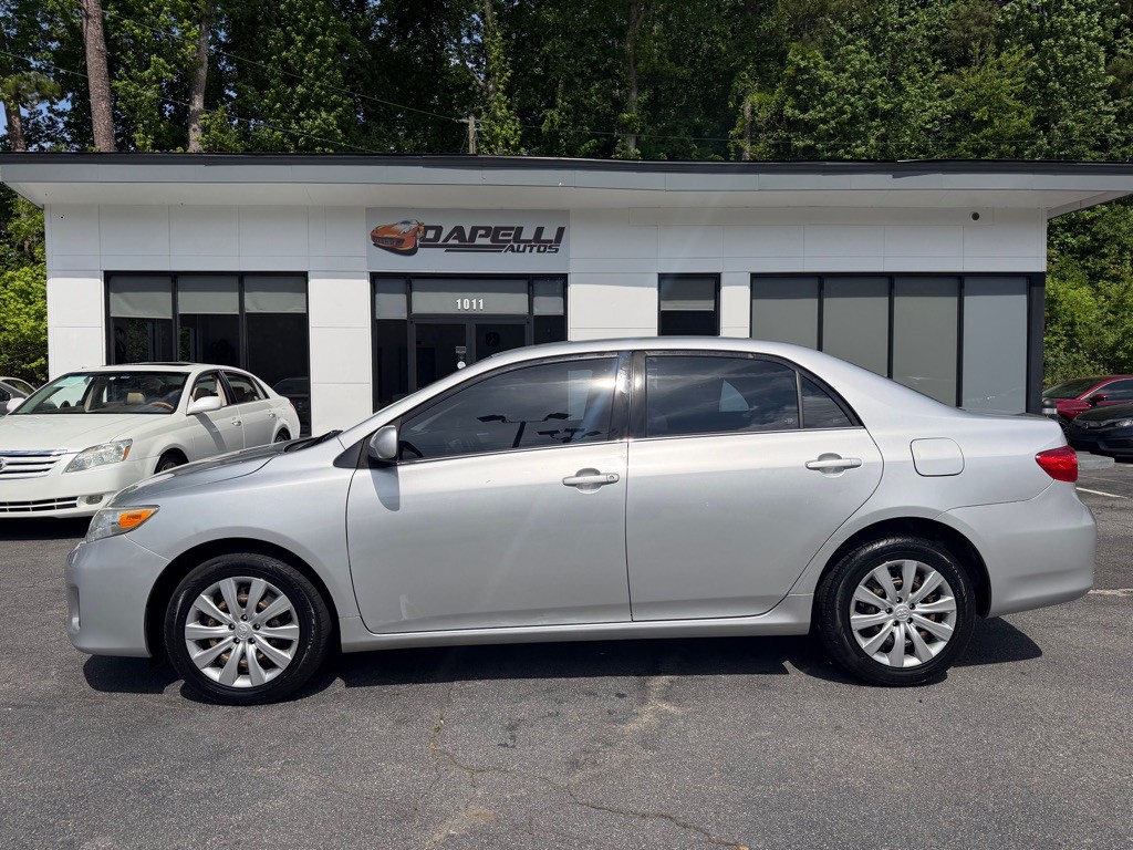 2013 Toyota Corolla Image 2