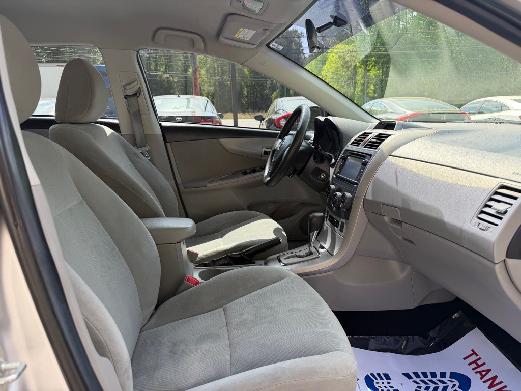 2013 Toyota Corolla Image 9