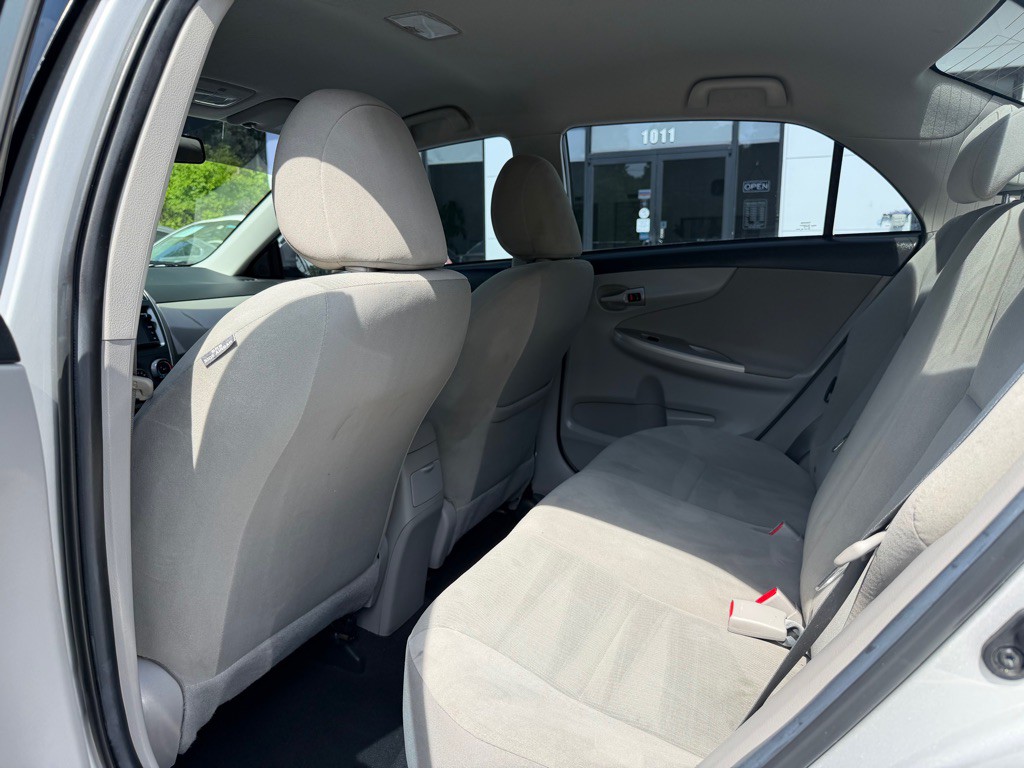 2013 Toyota Corolla Image 10