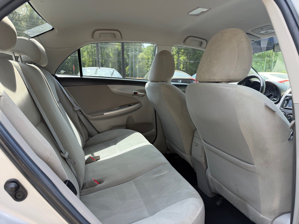 2013 Toyota Corolla Image 11