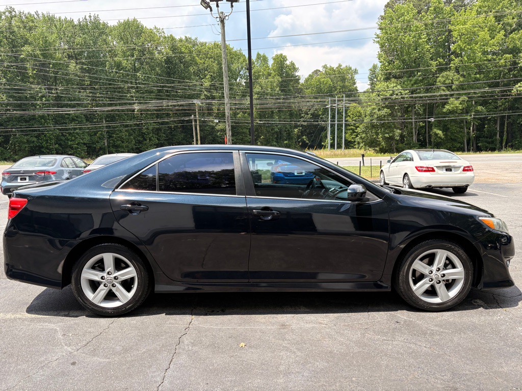 2012 Toyota Camry Image 2