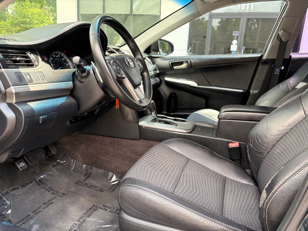 2012 Toyota Camry Image 8