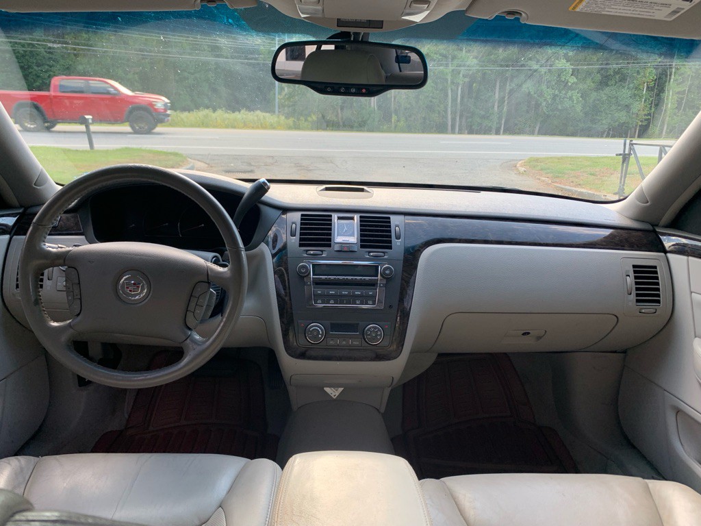 2008 Cadillac DTS Image 8