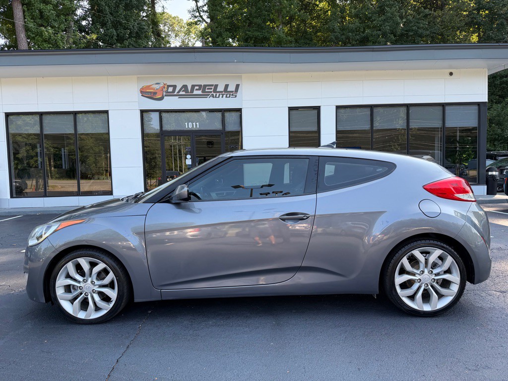 2013 Hyundai Veloster Image 2
