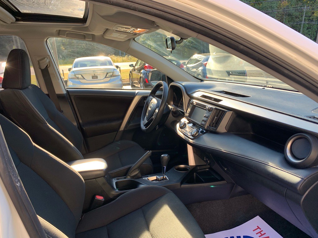 2015 Toyota Rav4 Image 9
