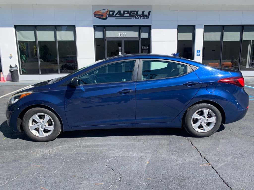 2015 Hyundai Elantra Image 2