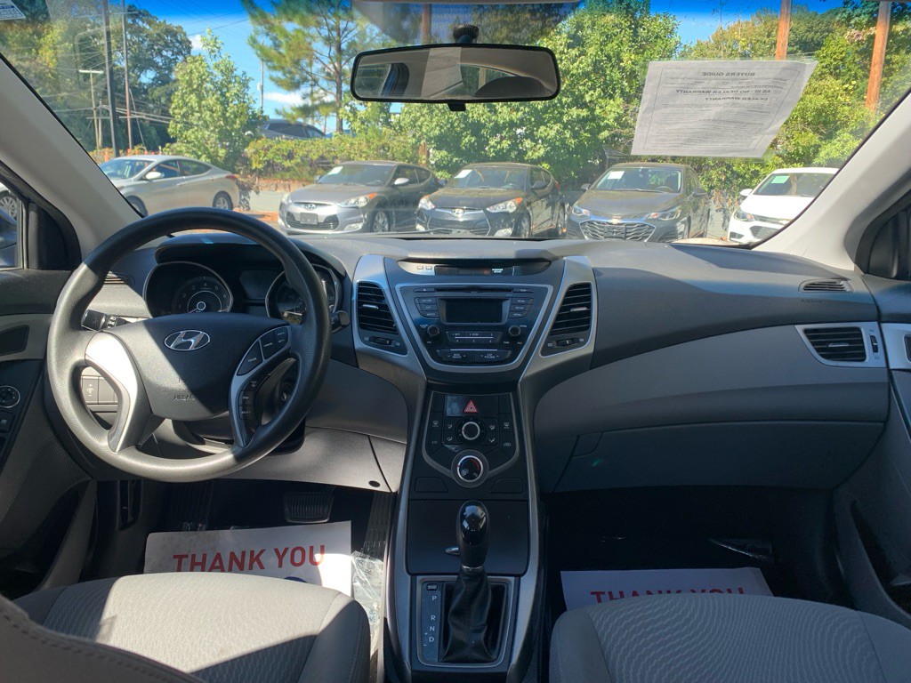 2015 Hyundai Elantra Image 8