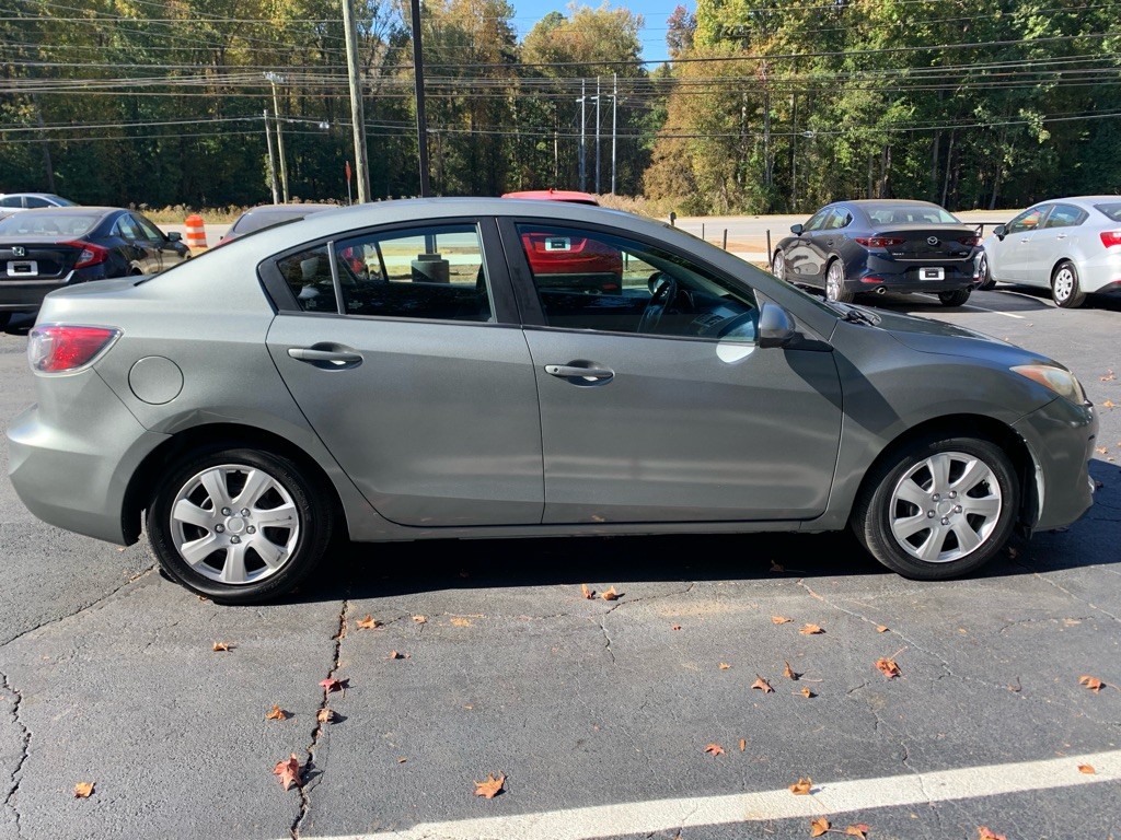 2013 Mazda Mazda3 Image 2