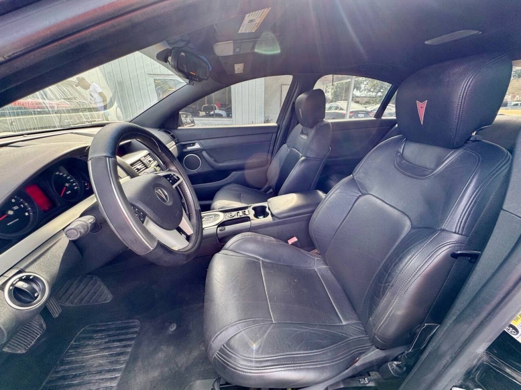 2008 Pontiac G8 Image 10
