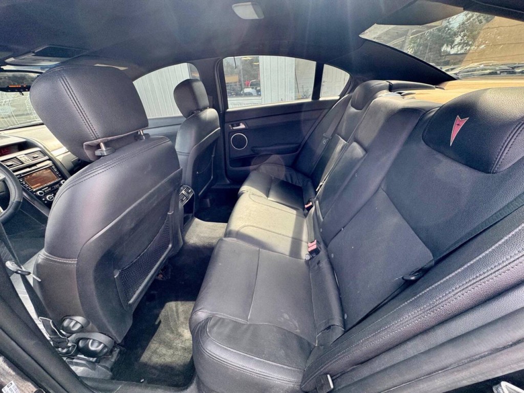 2008 Pontiac G8 Image 13