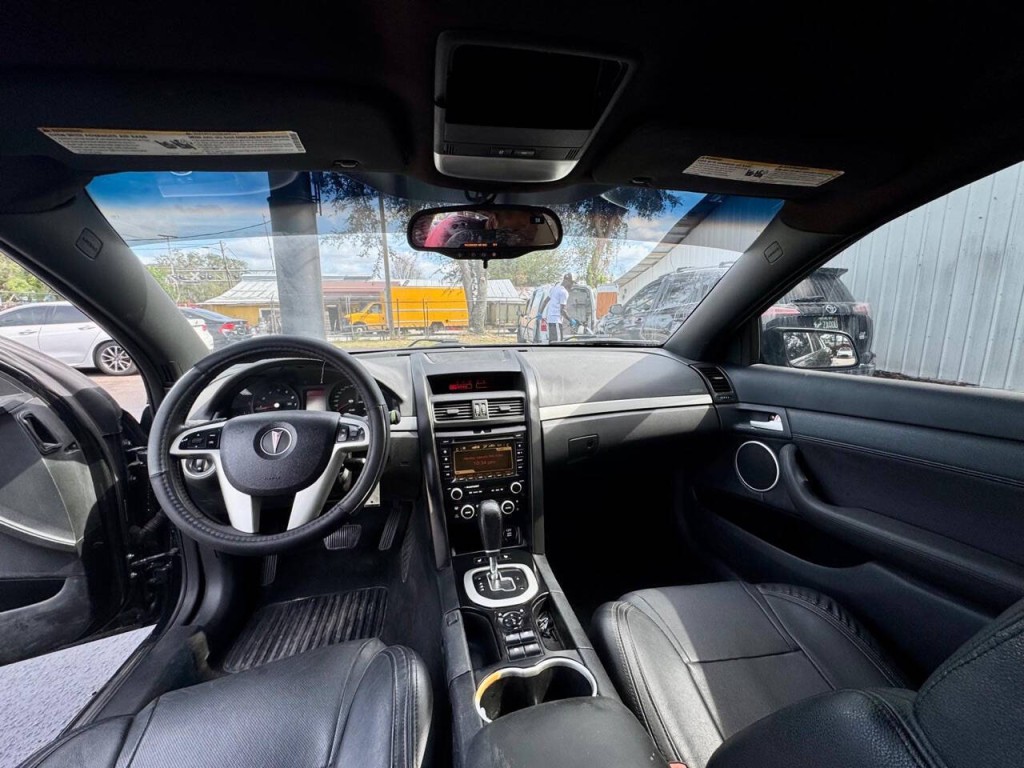 2008 Pontiac G8 Image 14