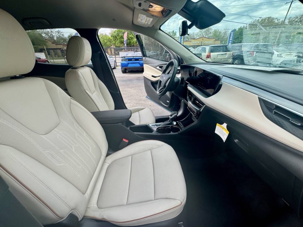 2025 Buick Enclave Image 14