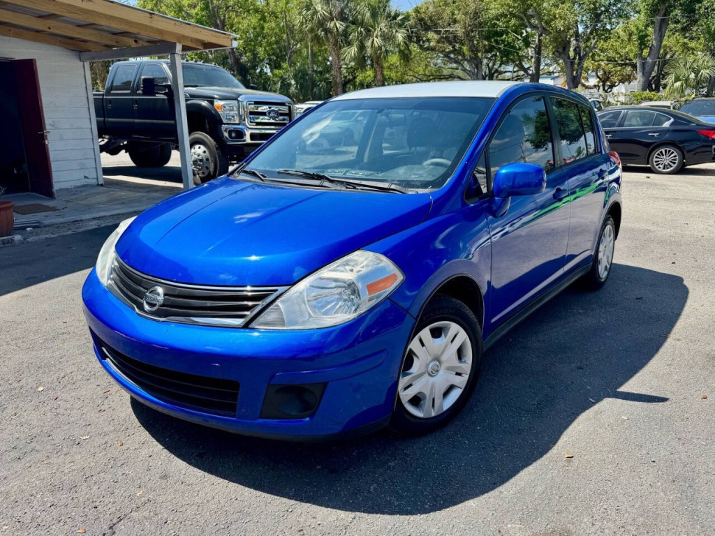 2011 Nissan Versa Image 2