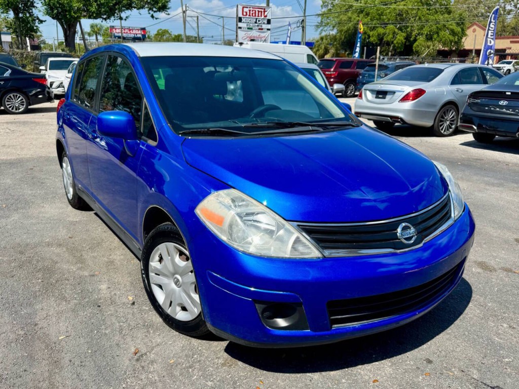 2011 Nissan Versa Image 4