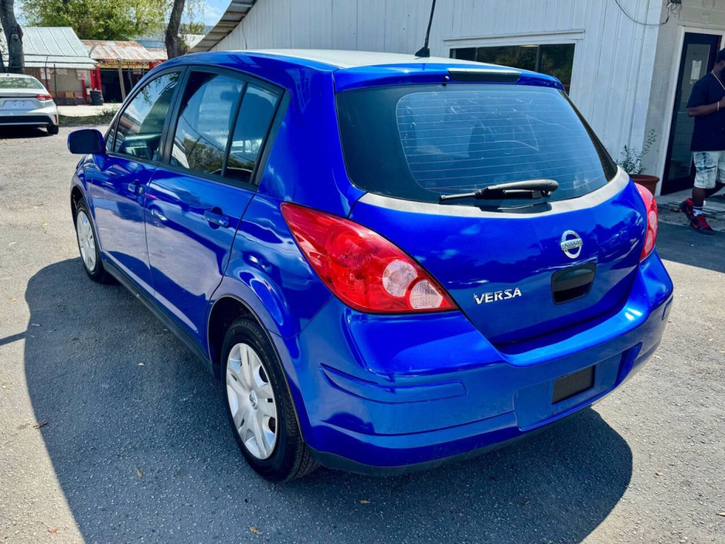 2011 Nissan Versa Image 5