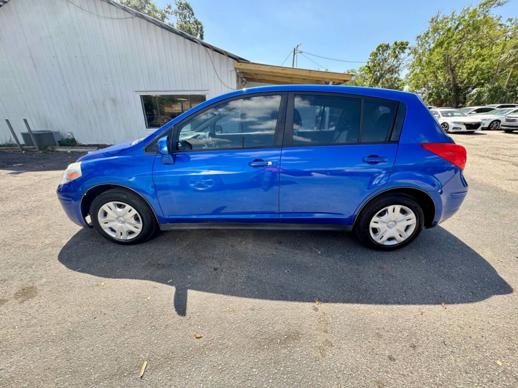 2011 Nissan Versa Image 6