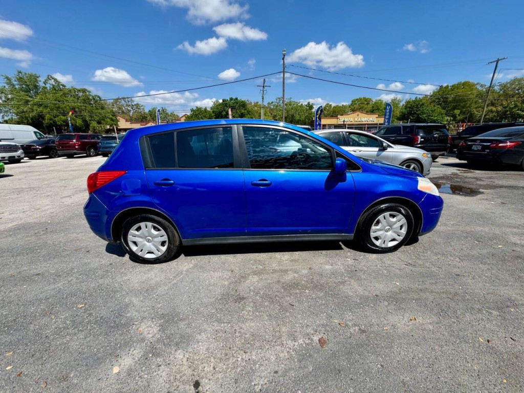 2011 Nissan Versa Image 8