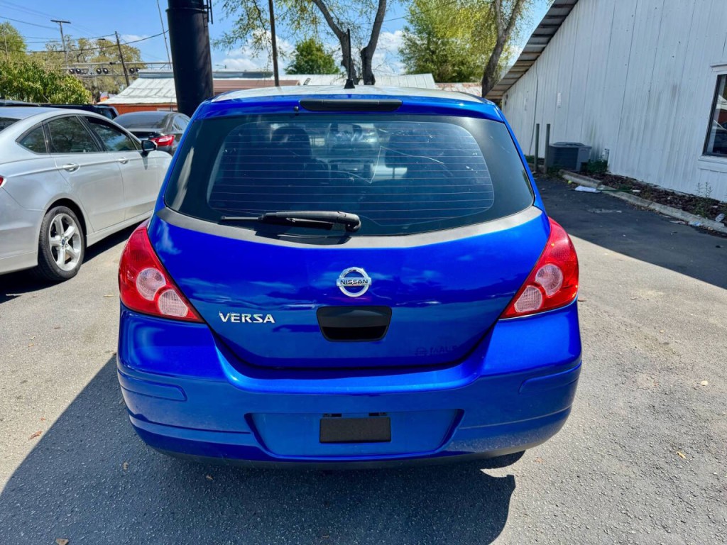 2011 Nissan Versa Image 9
