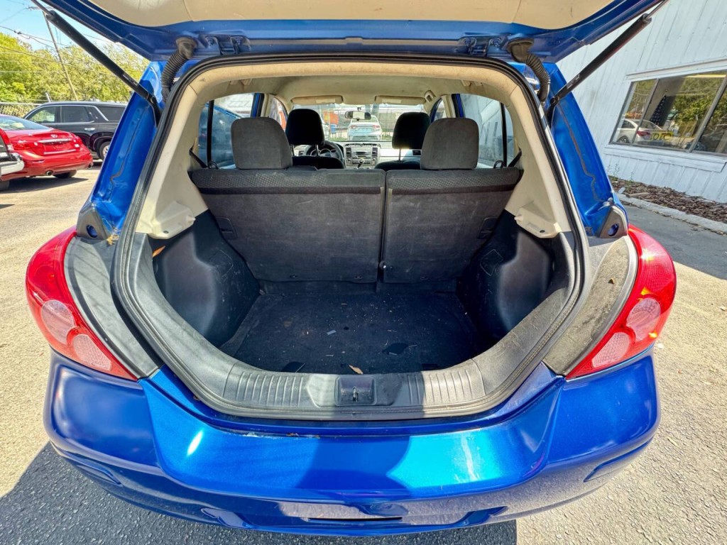 2011 Nissan Versa Image 12