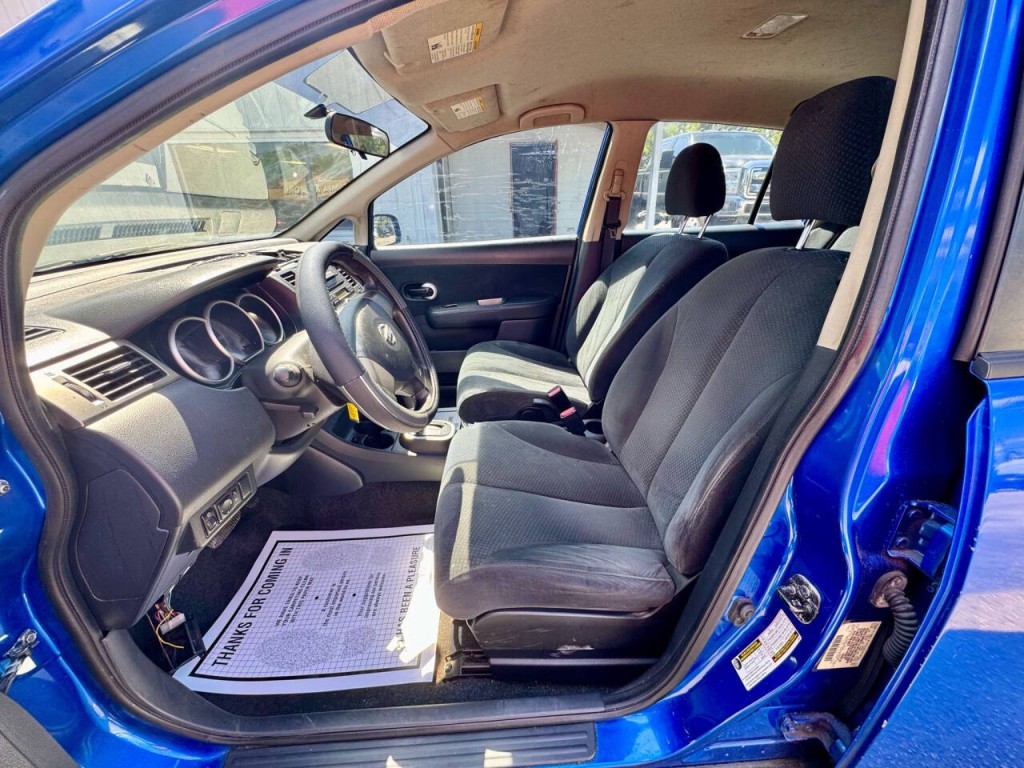 2011 Nissan Versa Image 13