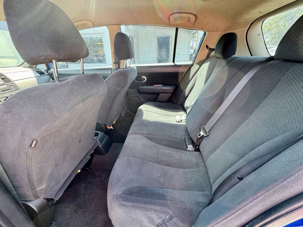 2011 Nissan Versa Image 19
