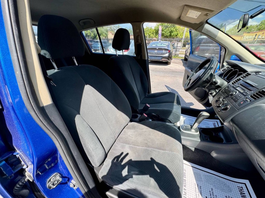 2011 Nissan Versa Image 20