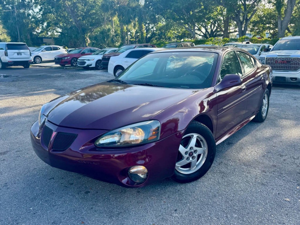 2004 Pontiac Grand Prix Image 2