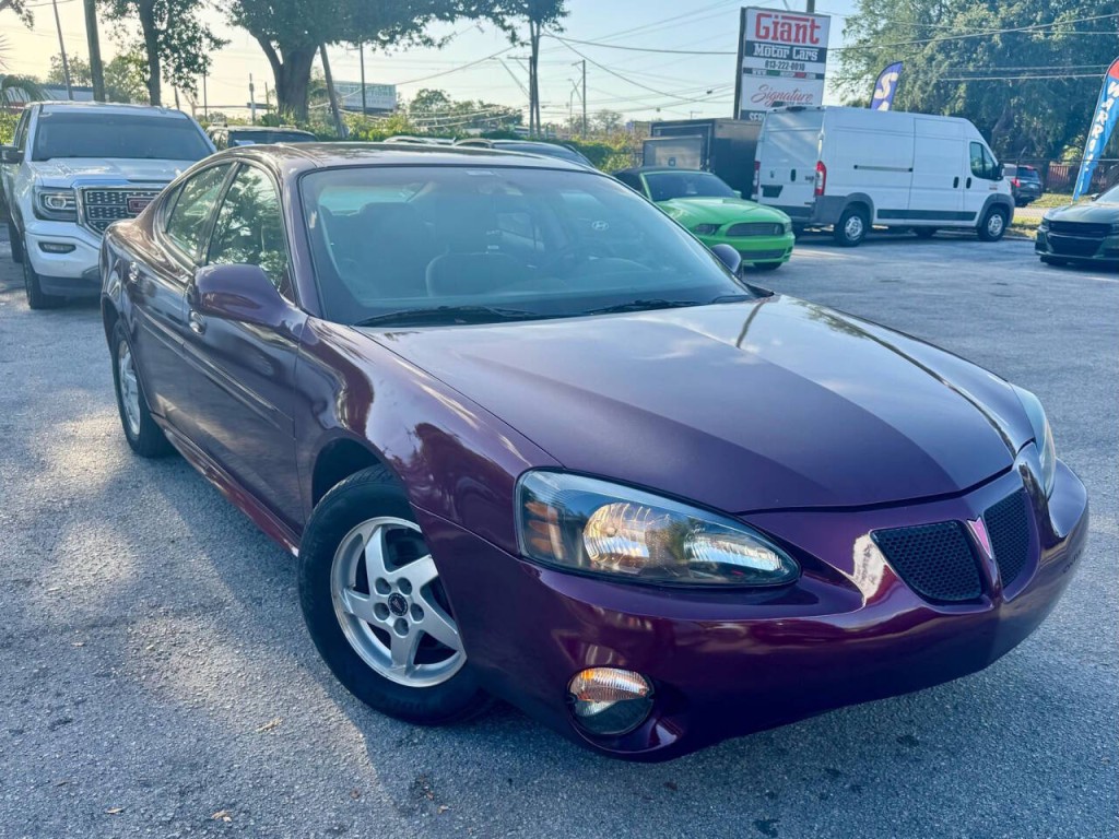 2004 Pontiac Grand Prix Image 3