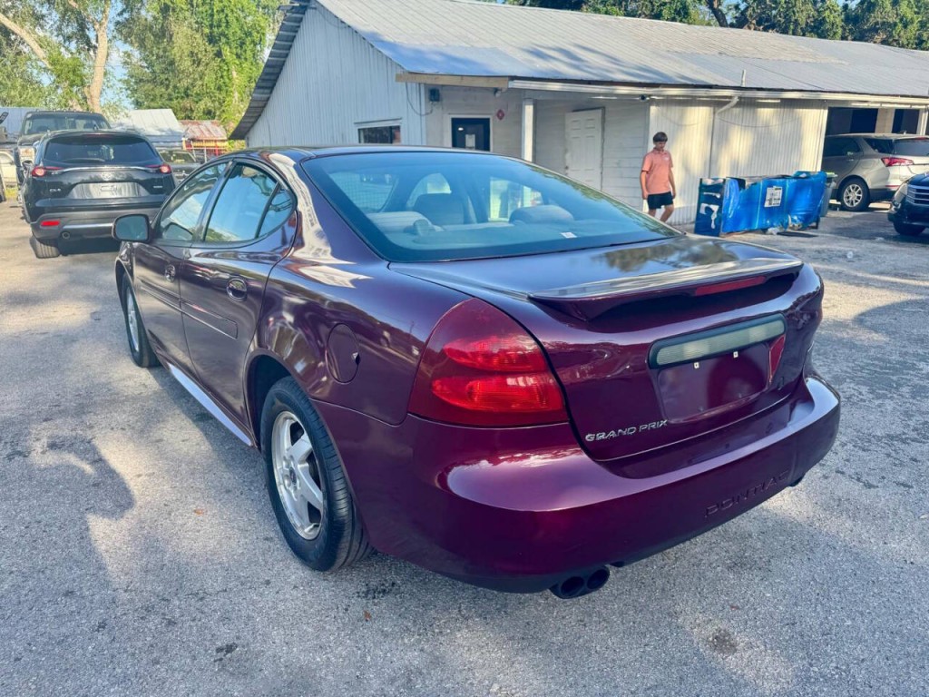 2004 Pontiac Grand Prix Image 5