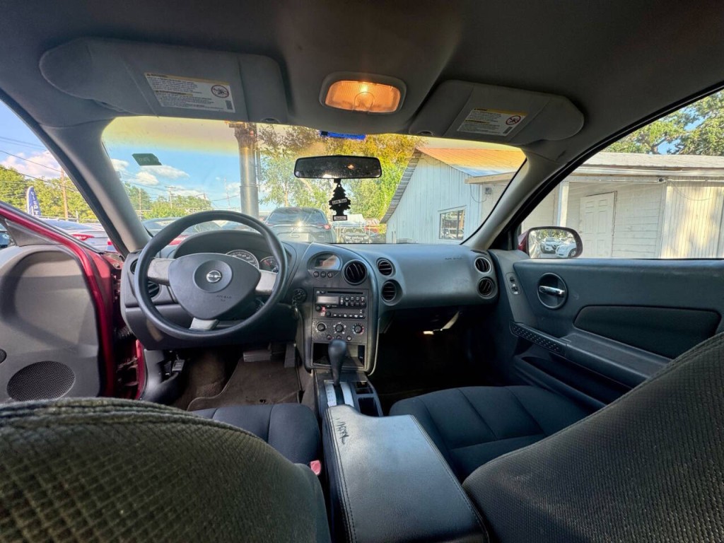 2004 Pontiac Grand Prix Image 14