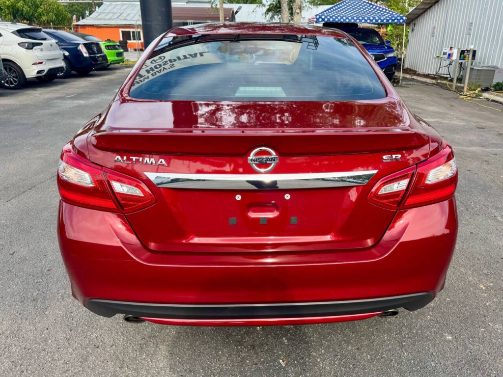 2016 Nissan Altima Image 9