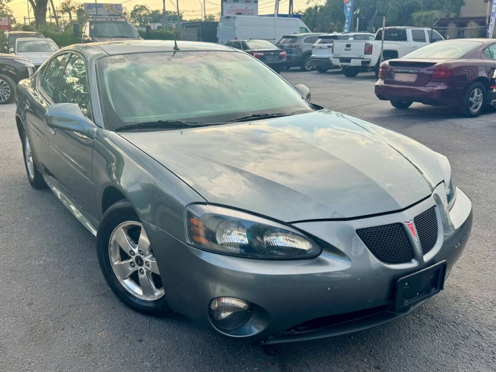 2005 Pontiac Grand Prix Image 3