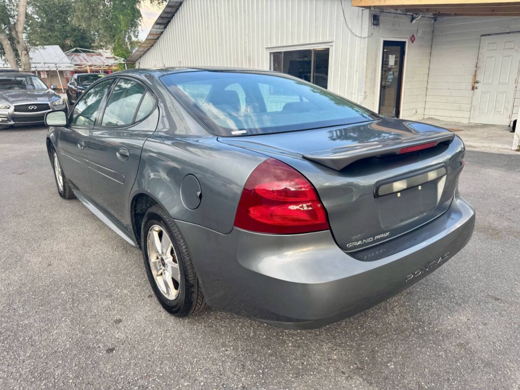 2005 Pontiac Grand Prix Image 5