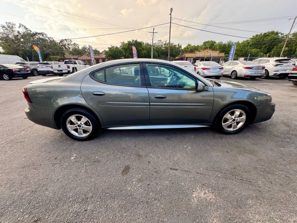 2005 Pontiac Grand Prix Image 7