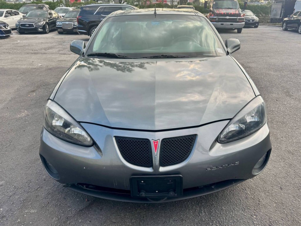 2005 Pontiac Grand Prix Image 8