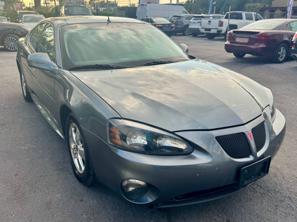 2005 Pontiac Grand Prix Image 10