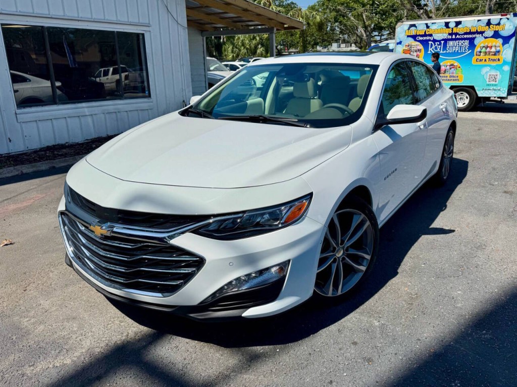 2025 Chevrolet Malibu Image 2