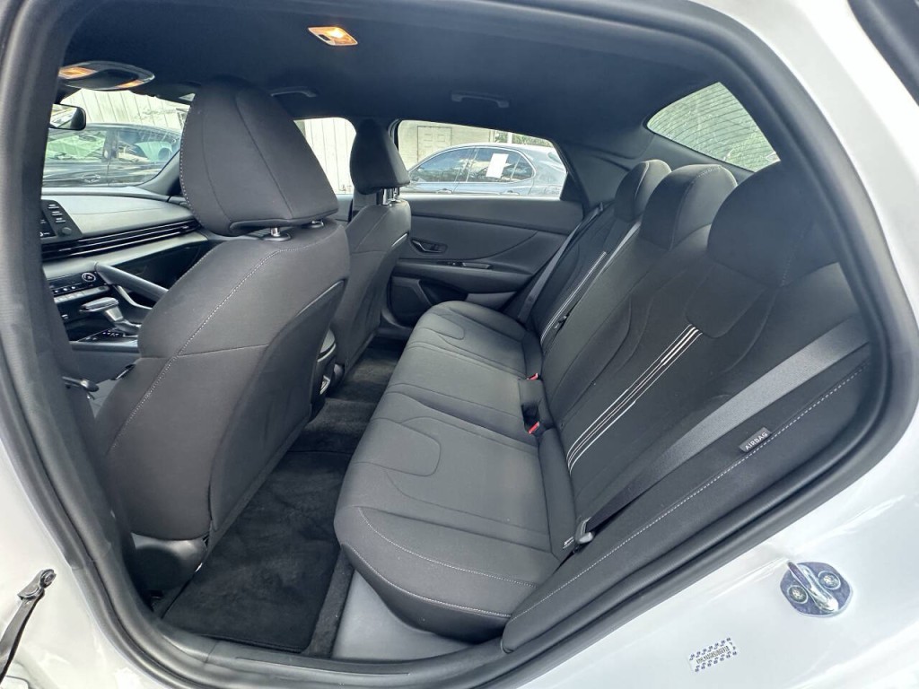 2025 Hyundai Elantra Image 11