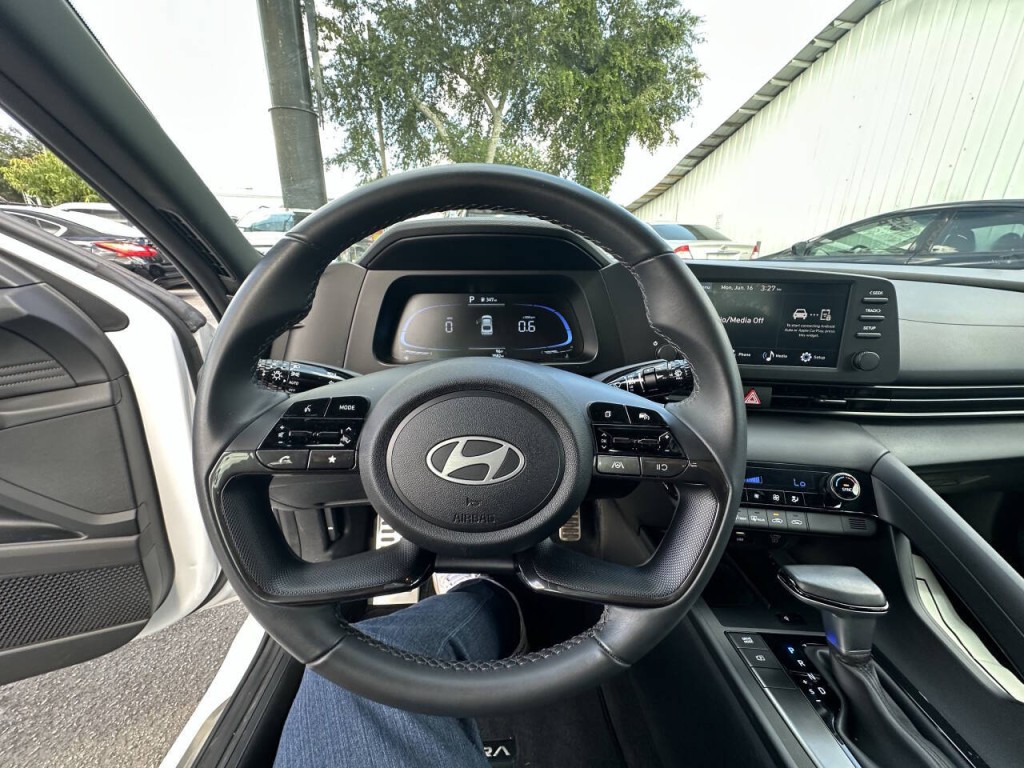 2025 Hyundai Elantra Image 16