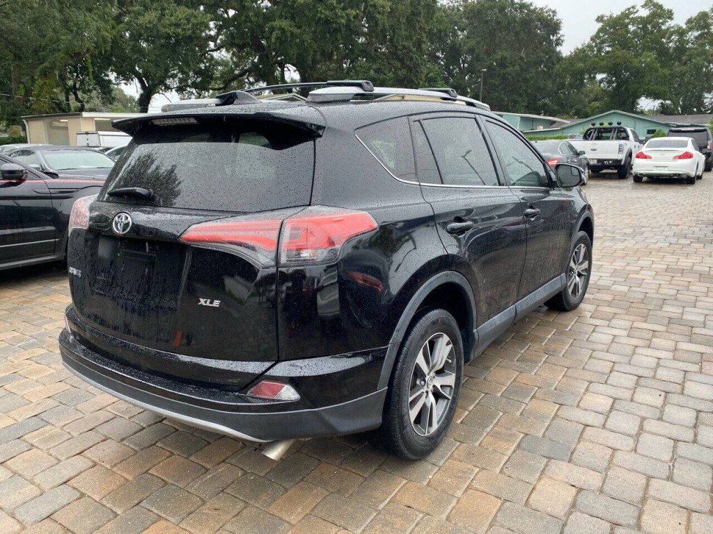 2017 Toyota Rav4 Image 8