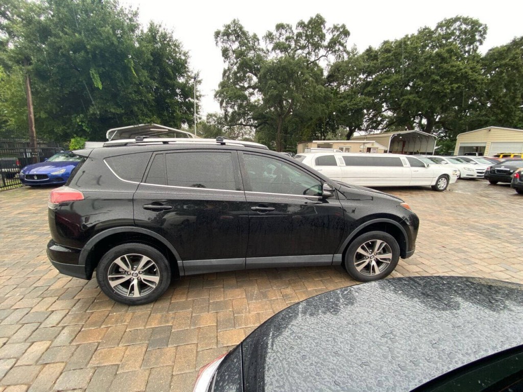 2017 Toyota Rav4 Image 11