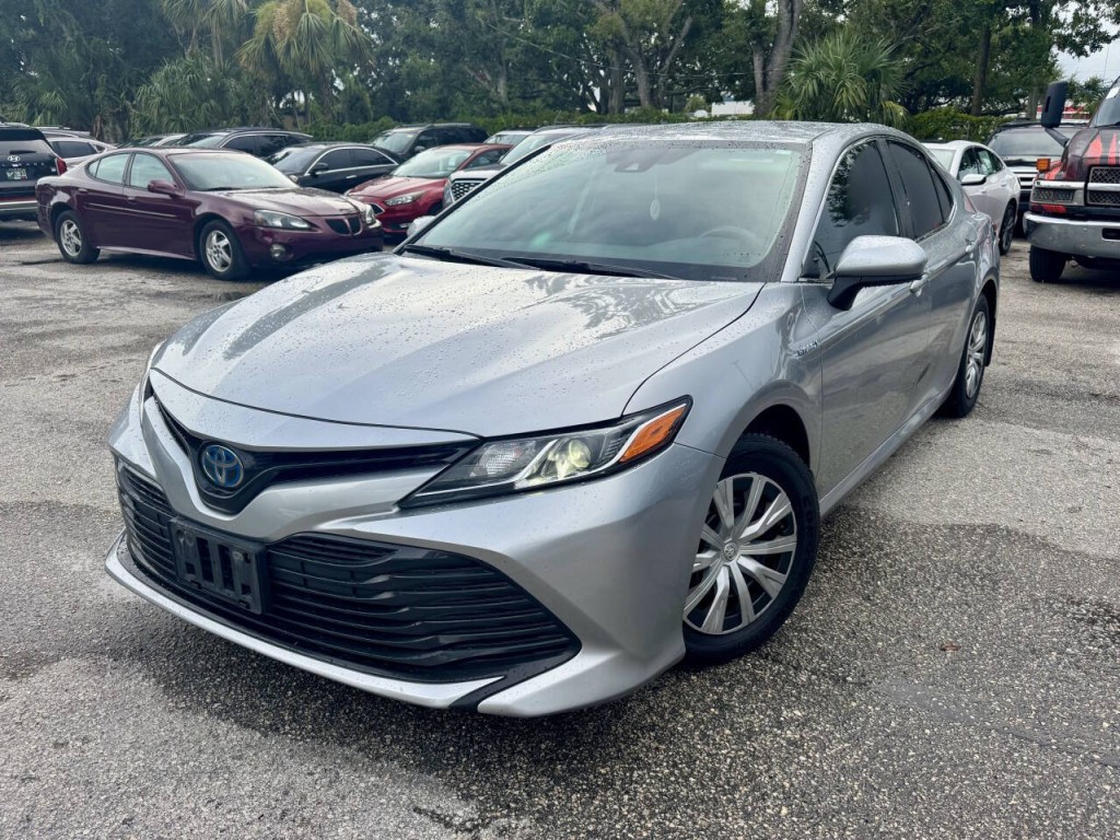 2019 Toyota Camry Image 2